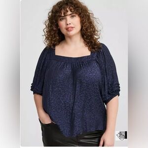 Torrid Satin Jacquard Short Sleeve Pleated Top EUC